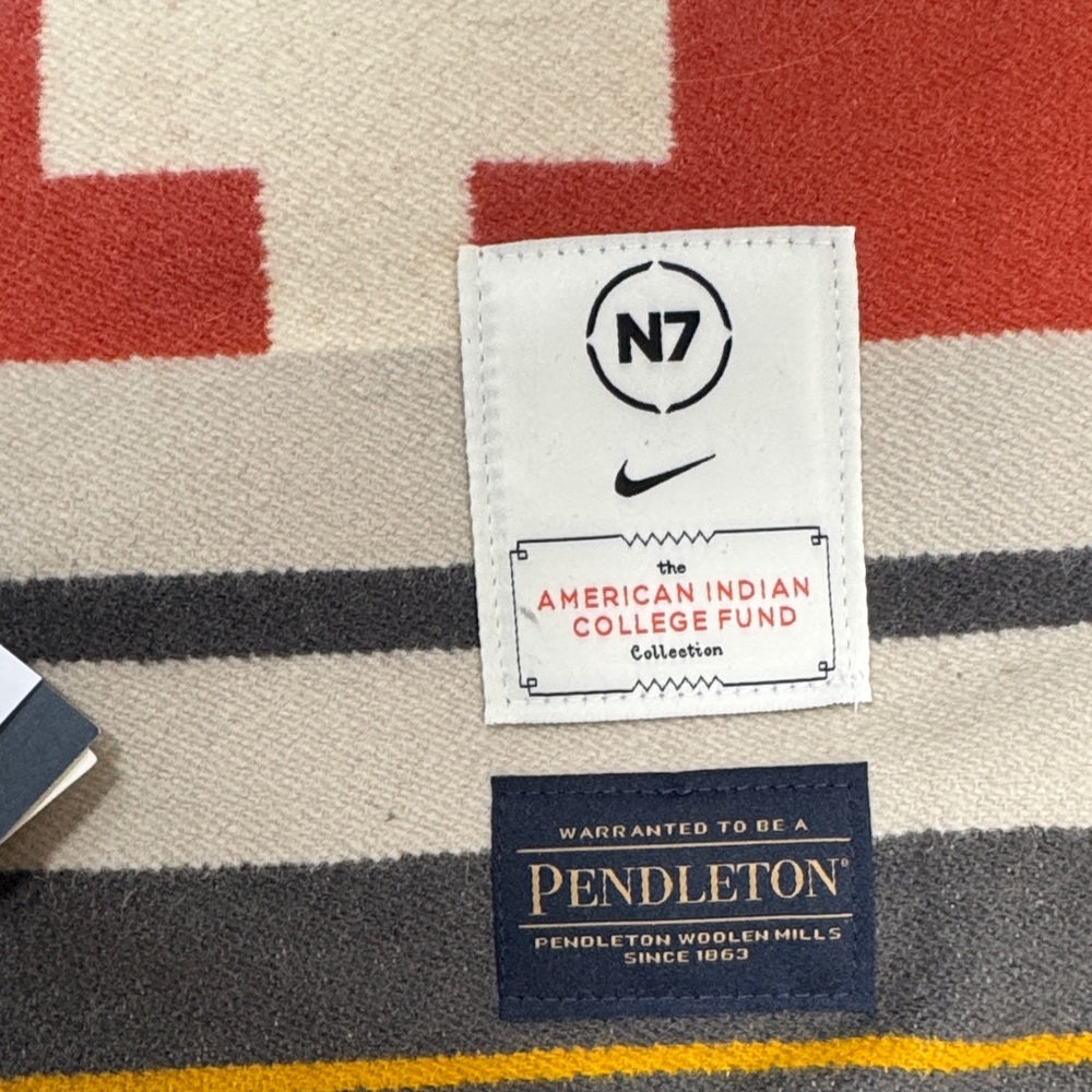 Pendleton American Indian College Fund Nike Blanket in Blue and Cream -Brand New - Picture 4 of 9